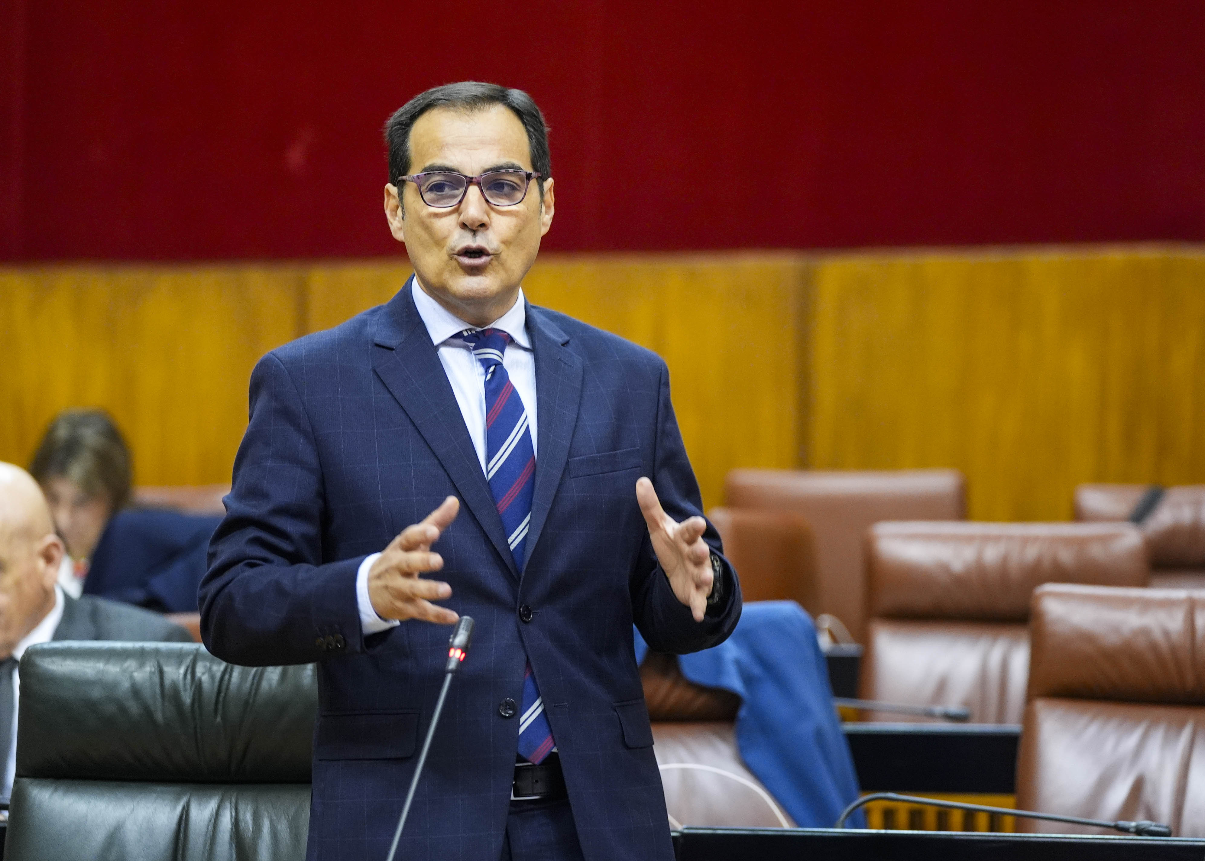 Jos� Antonio Nieto, consejero de Justicia, Administraci�n Local y Funci�n P�blica, contesta a la cuesti�n