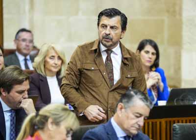Antonio Mart�n, portavoz del G.P. Popular, pregunta al presidente de la Junta de Andaluc�a sobre la gesti�n de los servicios p�blicos  