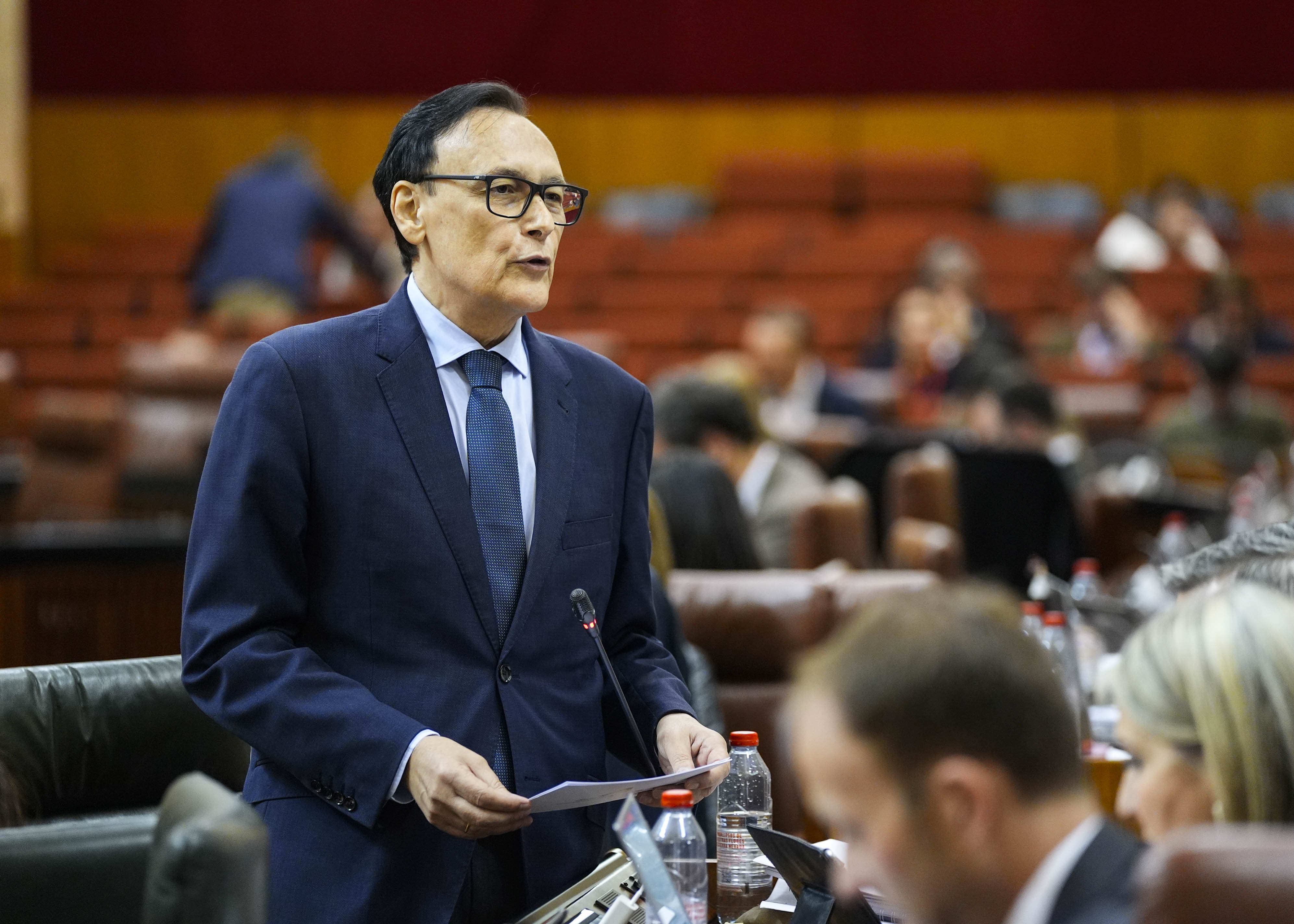 Contesta el consejero de Universidad, Investigaci�n e Innovaci�n, Jos� Carlos G�mez Villamandos 