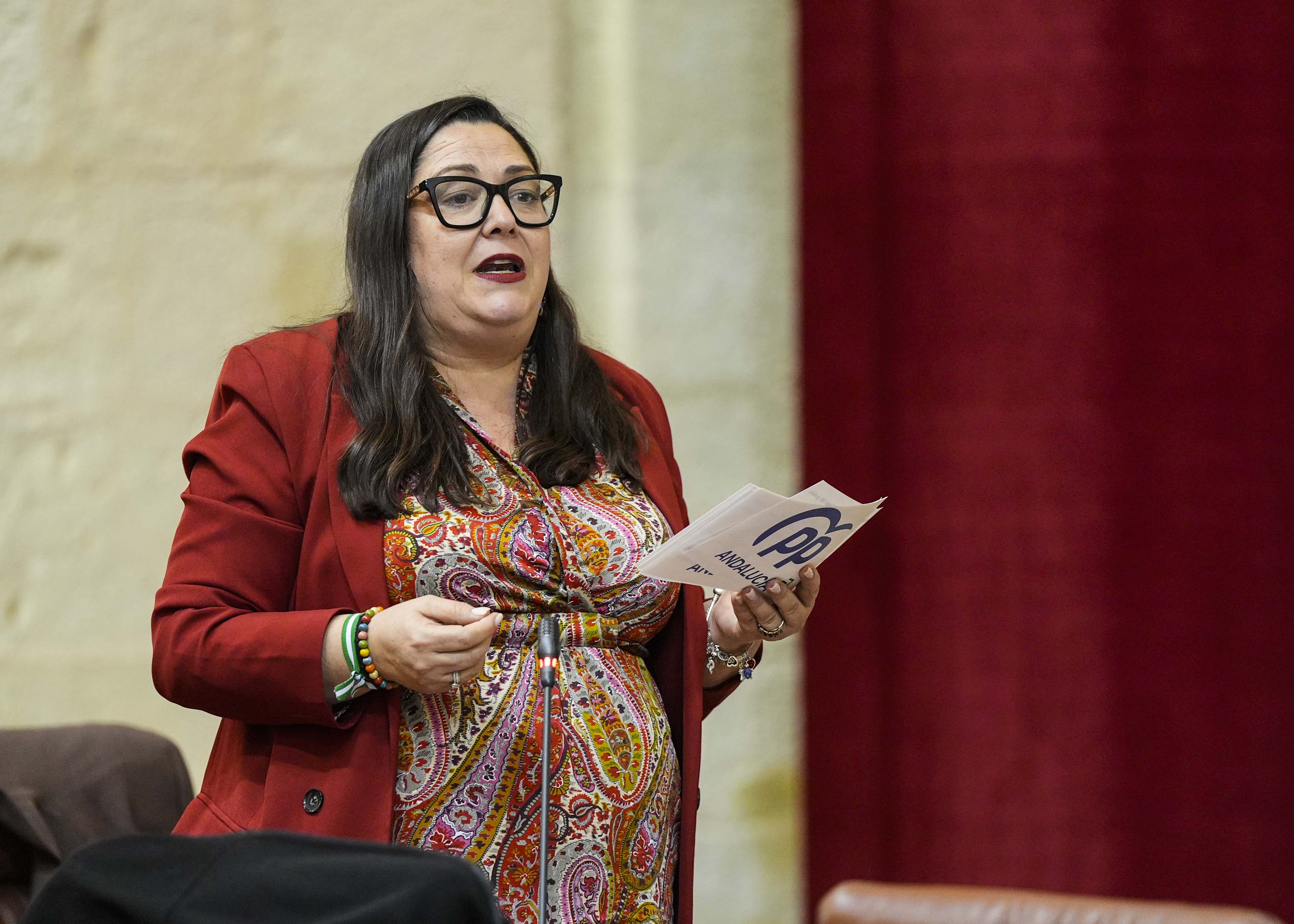   La diputada Dolores Bautista, del G.P. Popular, formula una pregunta sobre el 600 aniversario de la llegada del pueblo gitano a Andaluc�a