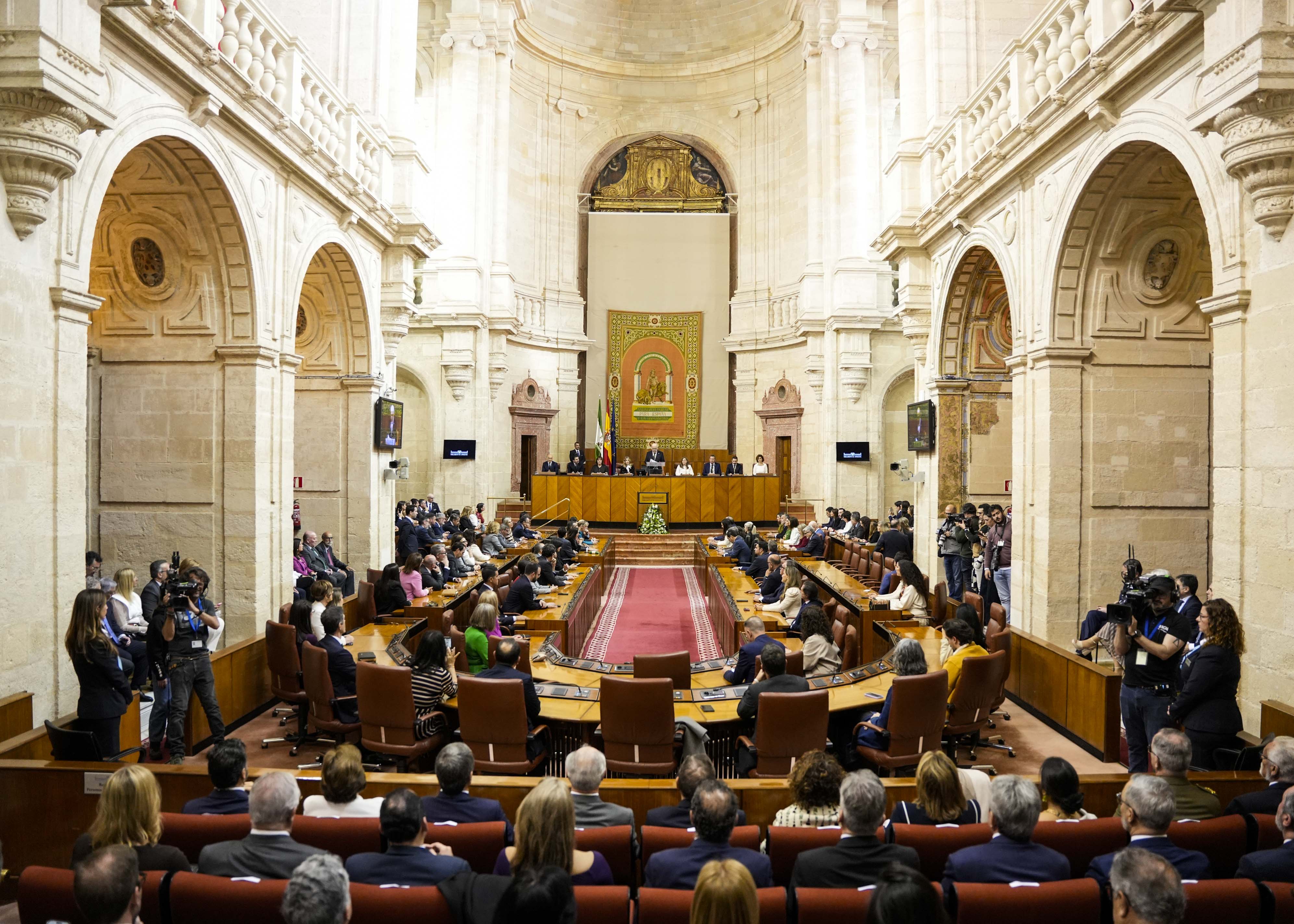  Vista general del sal�n de plenos durante el discurso del presidente