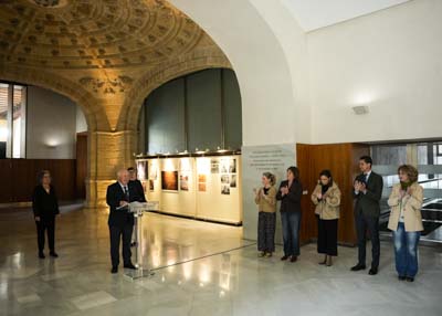 Miembros de la Mesa y parlamentarios asisten al acto de inauguraci�n 