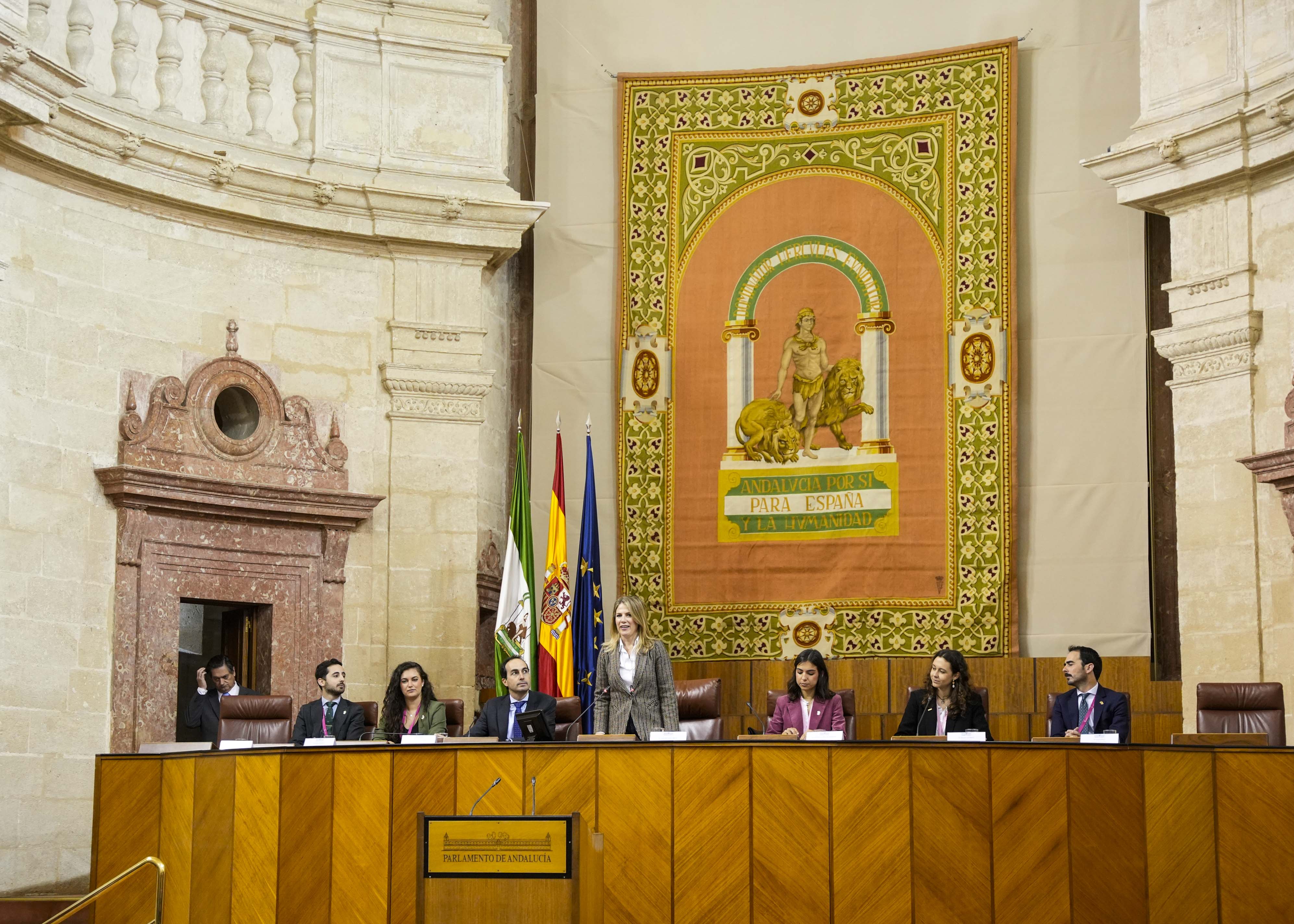  Bienvenida de Ana Mestre a los asistentes