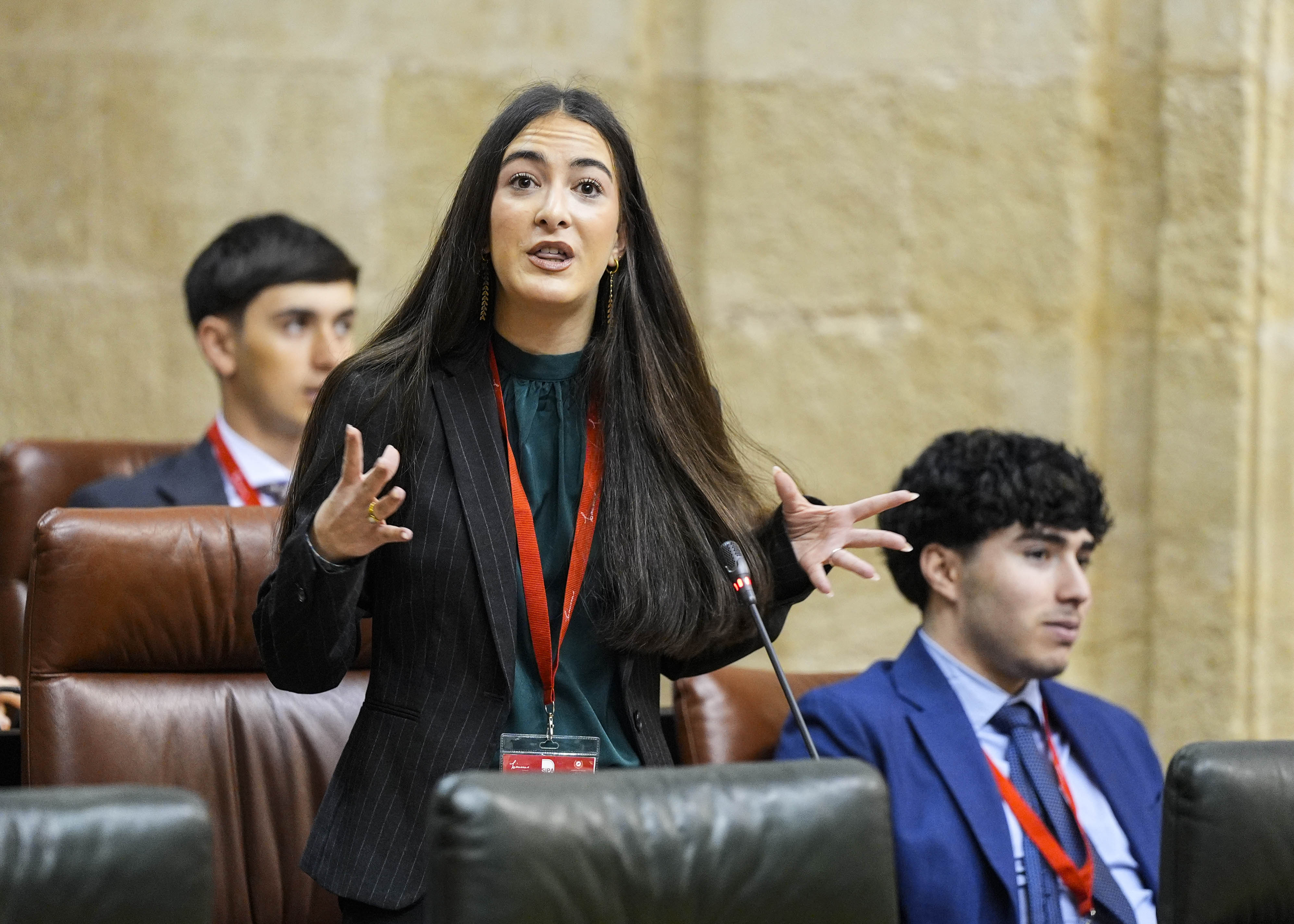   Intervenci�n desde el esca�o de una de las portavoces 