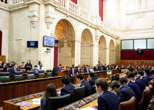  Diputados y diputadas en sus esca�os