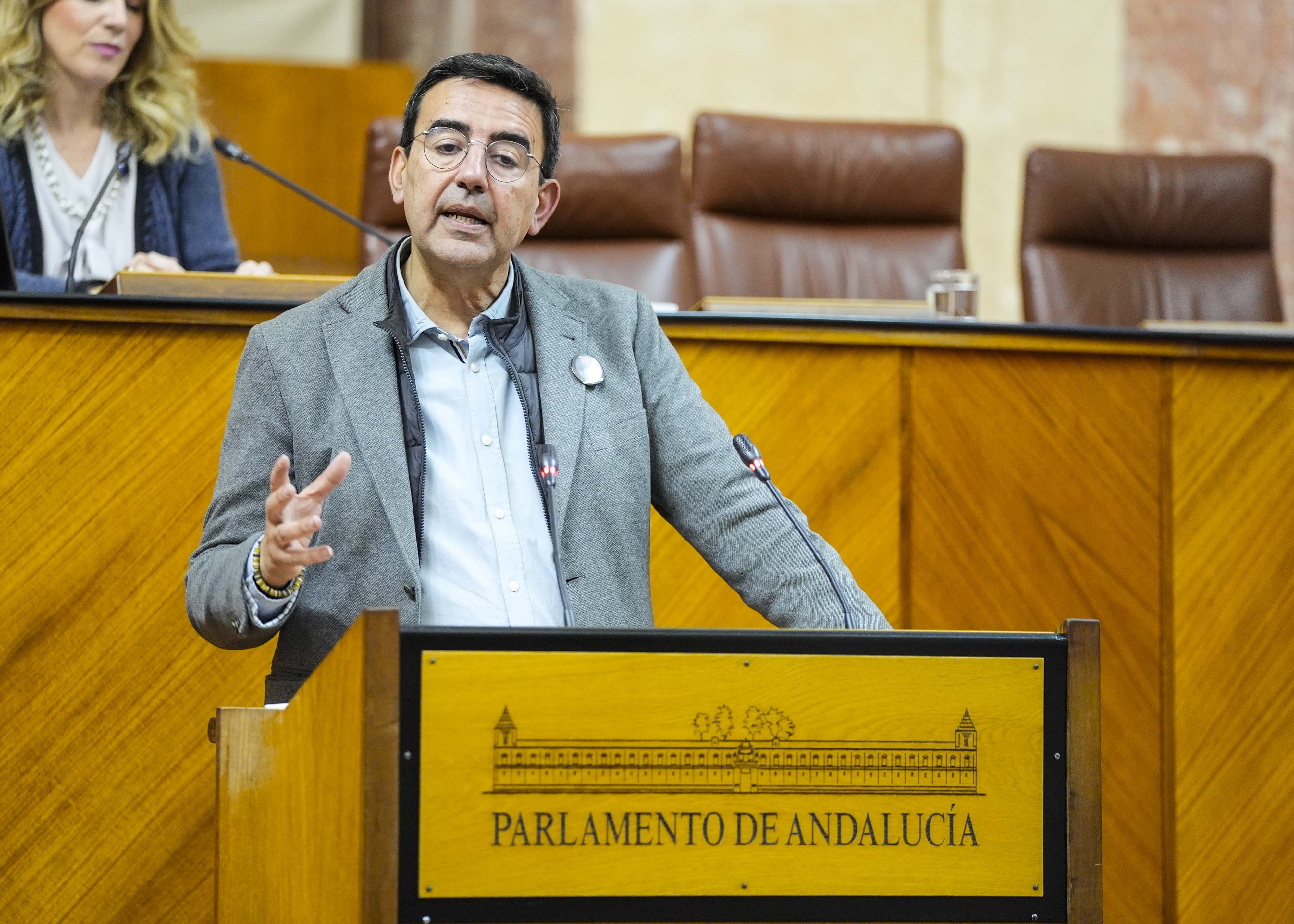 Por el Grupo Socialista, Mario Jes�s Jim�nez expone los argumentos de su grupo respecto del decreto ley 