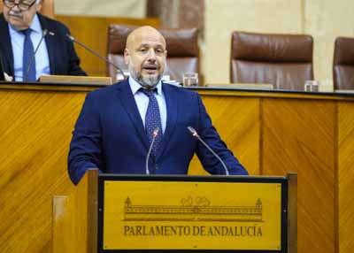 Rodrigo Javier Alonso, portavoz adjunto del G.P. Vox, reanuda el pleno con una moci�n relativa a pol�tica general en materia de sector primario