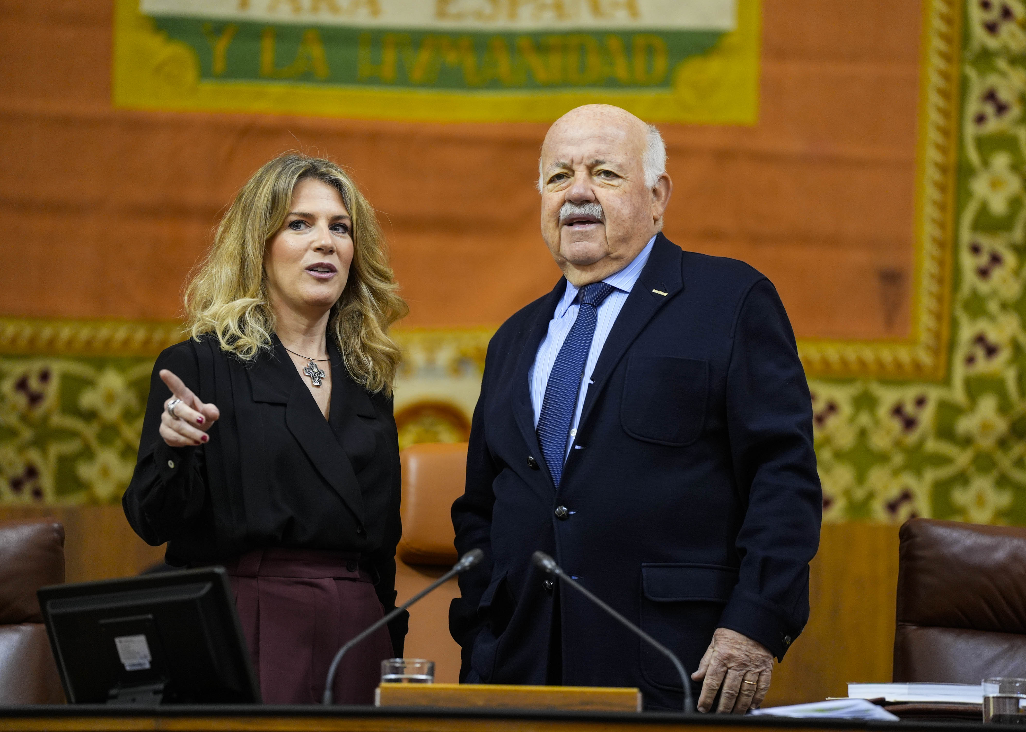  Ana Mar�a Mestre, vicepresidenta primera, y Jes�s Aguirre, presidente del Parlamento de Andaluc�a 