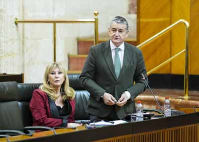  Responde el consejero de Sanidad, Presidencia y Emergencias, Antonio Sanz 