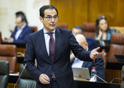 Jos� Antonio Nieto, consejero de Justicia, Administraci�n Local y Funci�n P�blica, da respuesta a la pregunta 