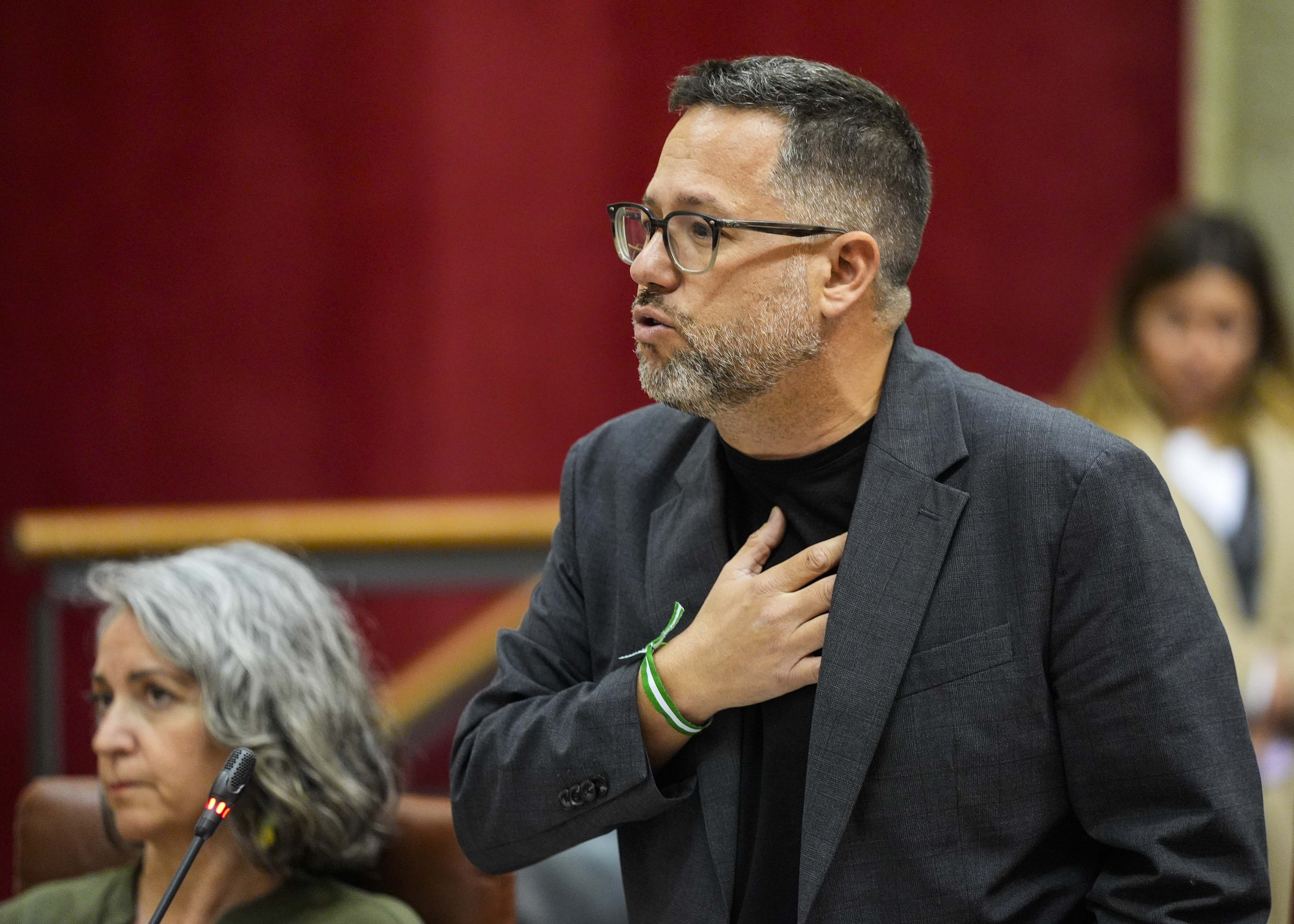  Jos� Ignacio Garc�a, portavoz del G.P. Mixto-Adelante Andaluc�a, inicia las preguntas al presidente de la Junta de Andaluc�a con una cuesti�n relativa a prioridades pol�ticas