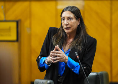 Loles L�pez, consejera de Inclusi�n Social, Juventud, Familias e Igualdad, le responde 