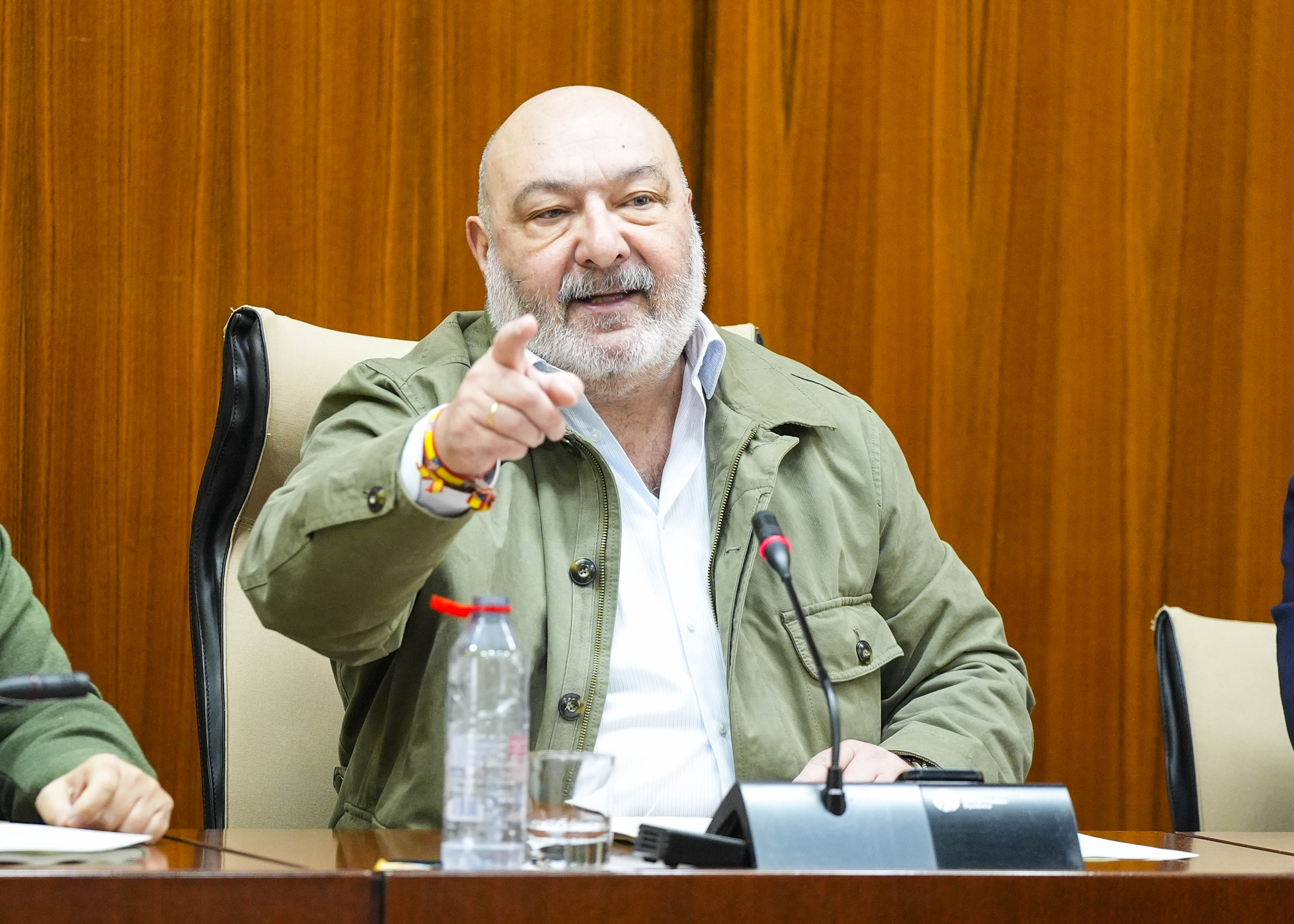 El presidente de la Comisi�n de Universidad, Alejando Hern�ndez, en un momento de la sesi�n