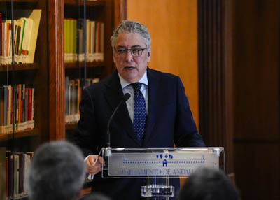 Toma la palabra el viceconsejero de Sanidad, Presidencia y Emergencias, Tom�s Burgos  