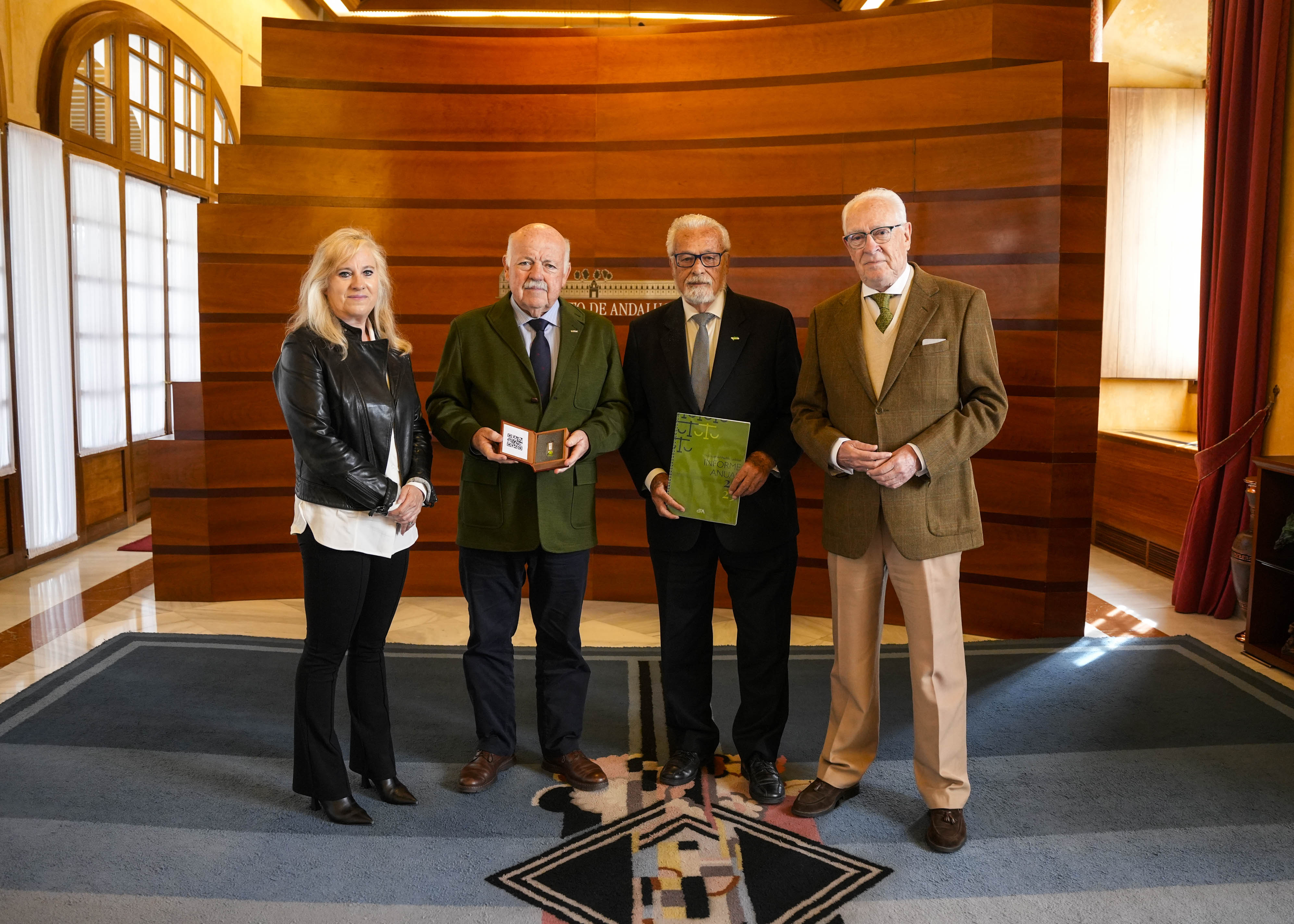   Jes�s Aguirre, presidente del Parlamento; Jes�s Maeztu, defensor del pueblo andaluz, y dos los adjuntos de su instituci�n 