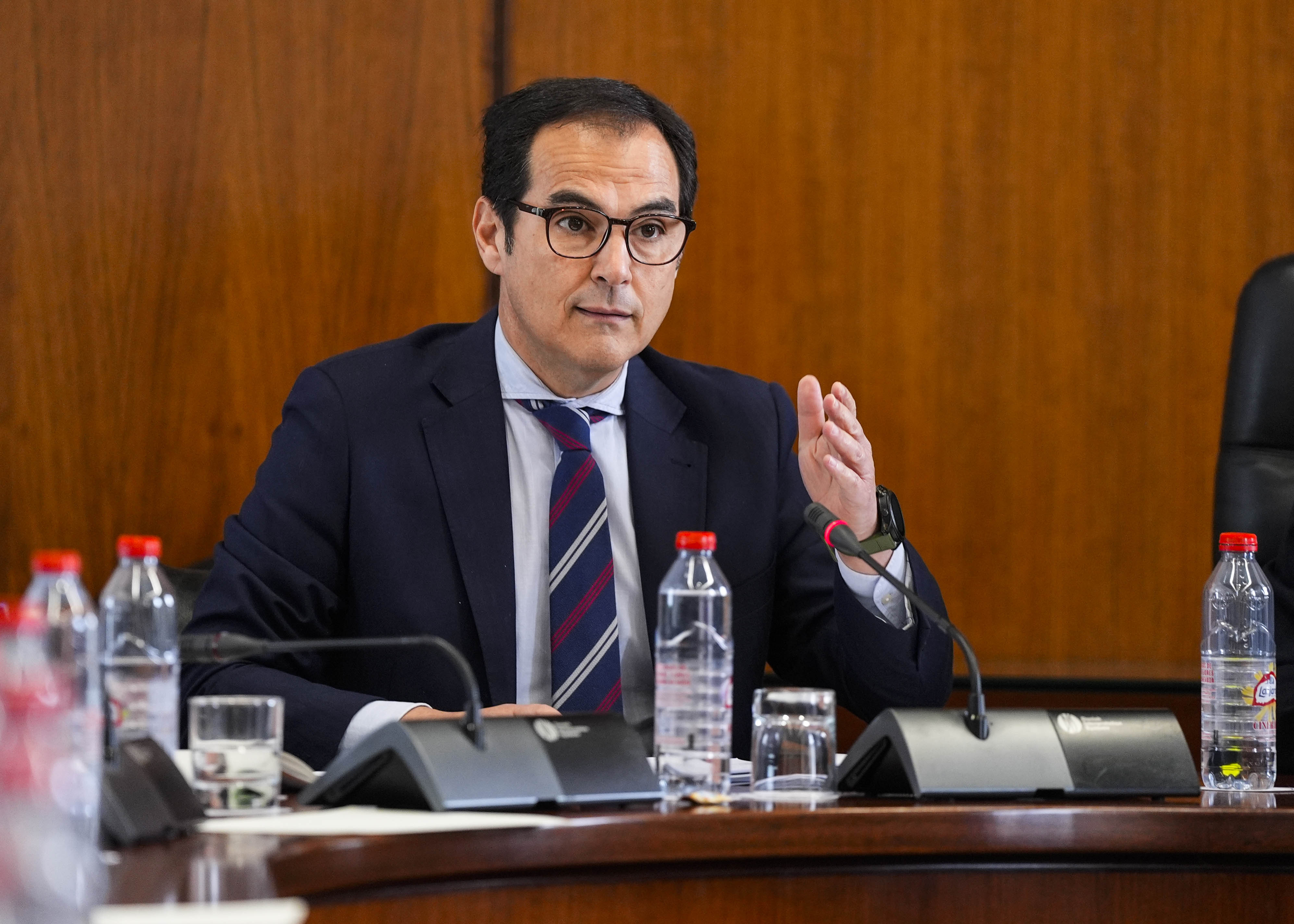  Jos� Antonio Nieto, consejero de Justicia, Administraci�n Local y Funci�n P�blica, solicita la convalidaci�n del decreto sobre la modificaci�n de la ley de Funci�n P�blica