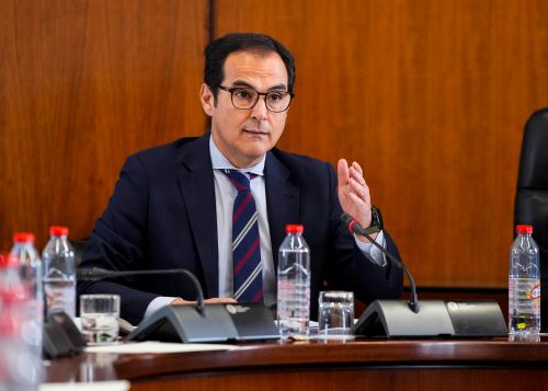  Jos� Antonio Nieto, consejero de Justicia, Administraci�n Local y Funci�n P�blica, solicita la convalidaci�n del decreto sobre la modificaci�n de la ley de Funci�n P�blica