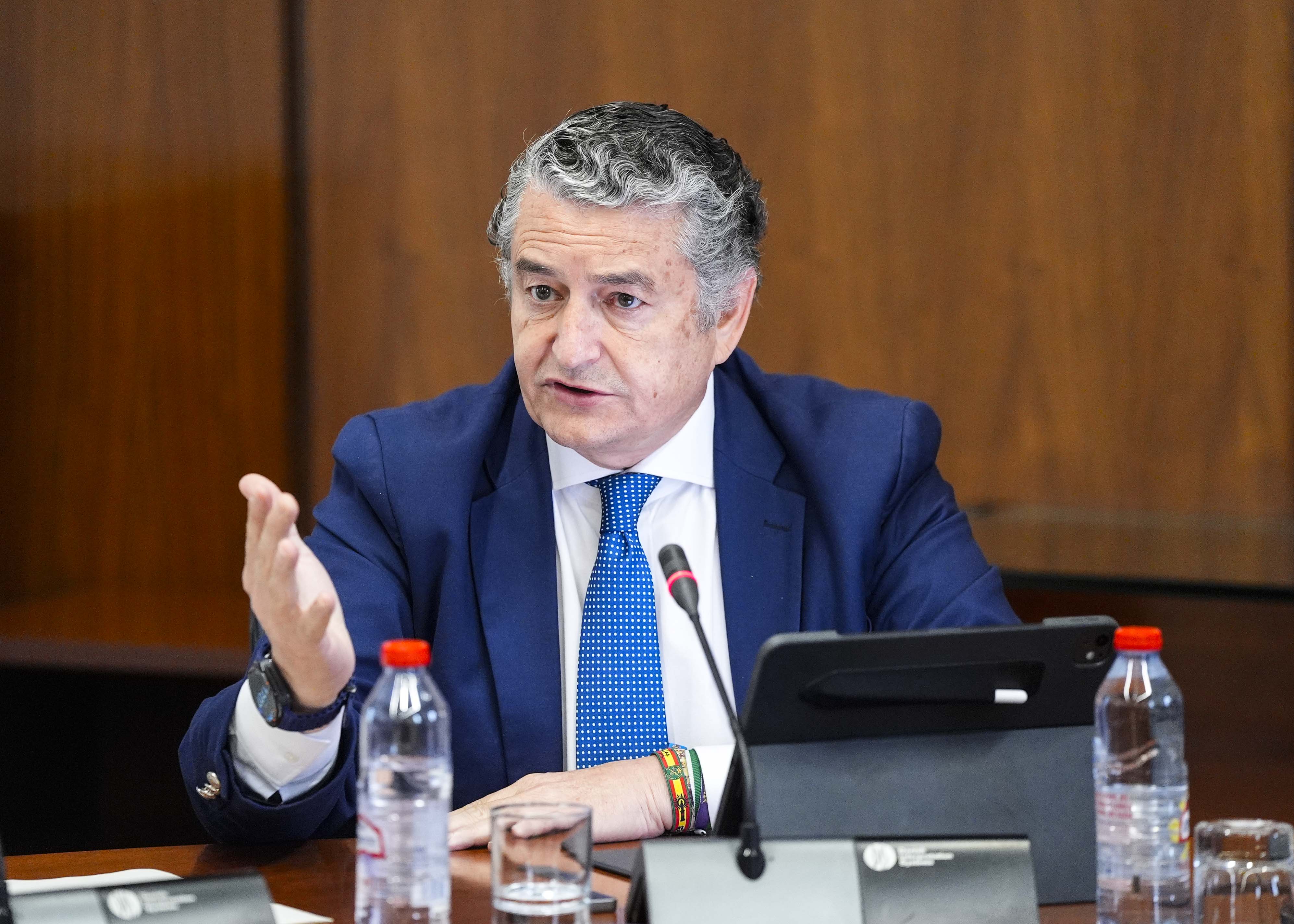 El Consejero de Sanidad, Presidencia y Emergencias, Antonio Sanz, solicita la convalidaci�n de un decreto ley