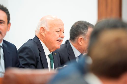  Jes�s Aguirre ha sido reelegido como presidente del Parlamento