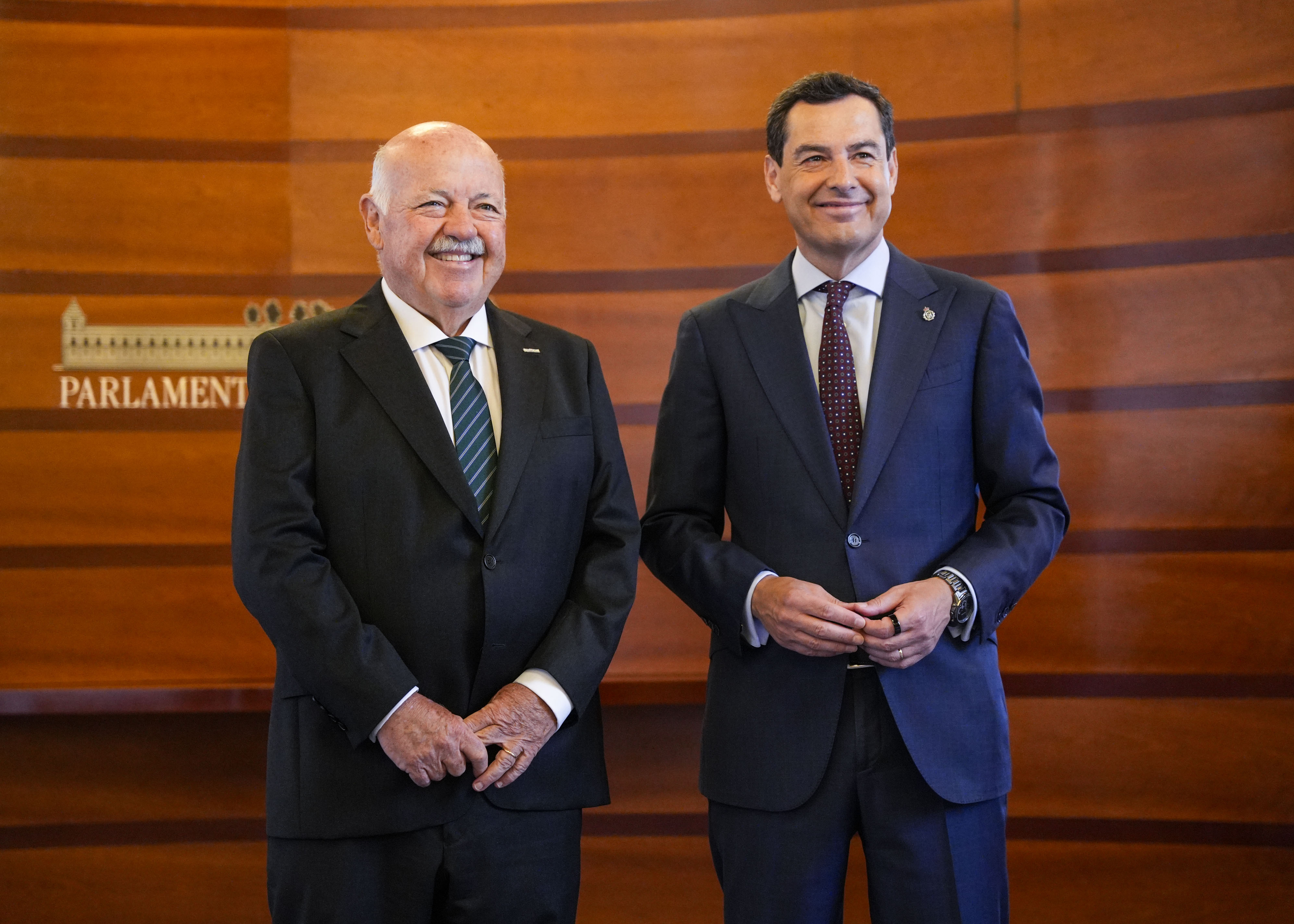   Aguirre y Moreno antes de comenzar la reuni�n