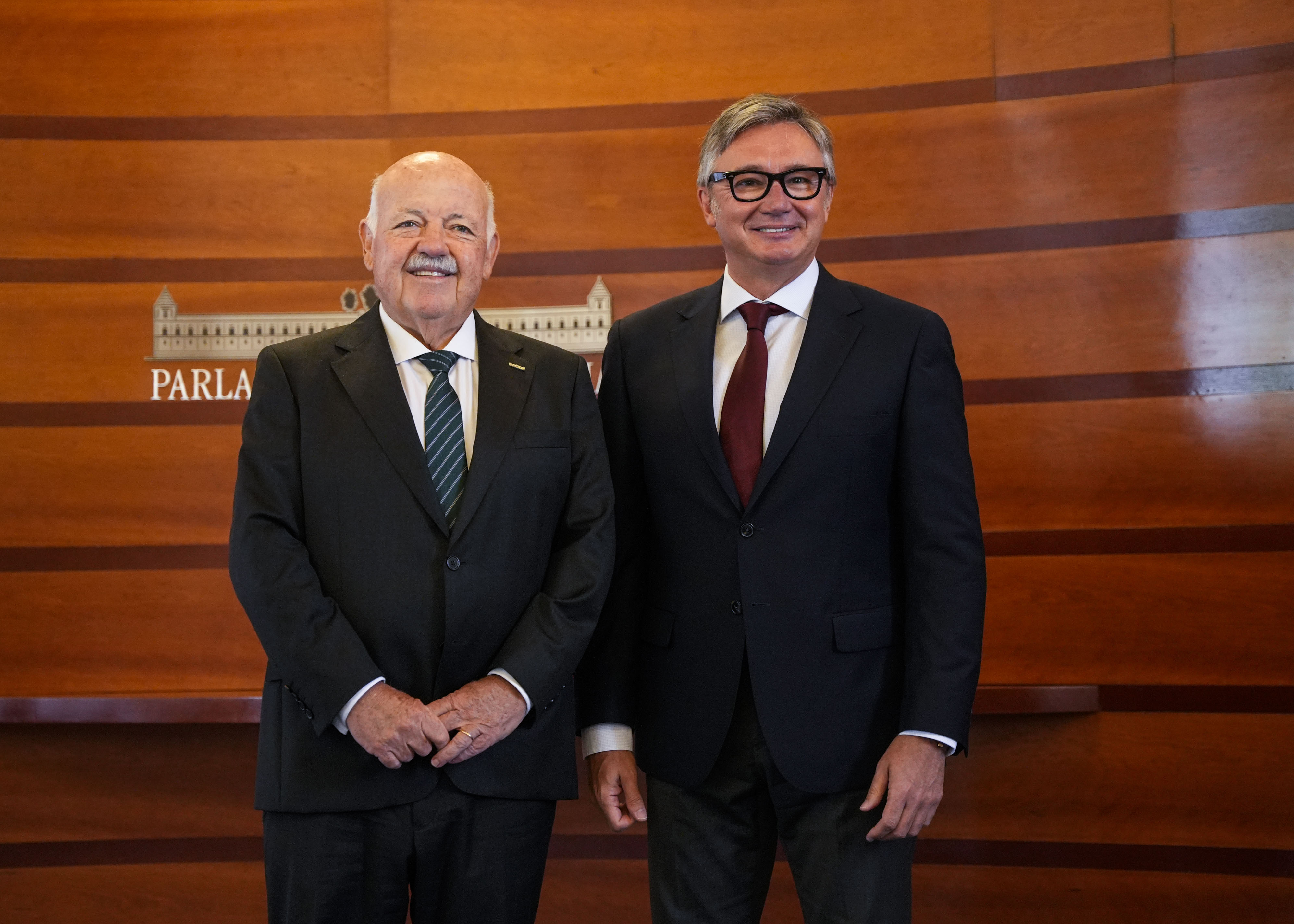  Aguirre y Gavira antes de comenzar la reuni�n