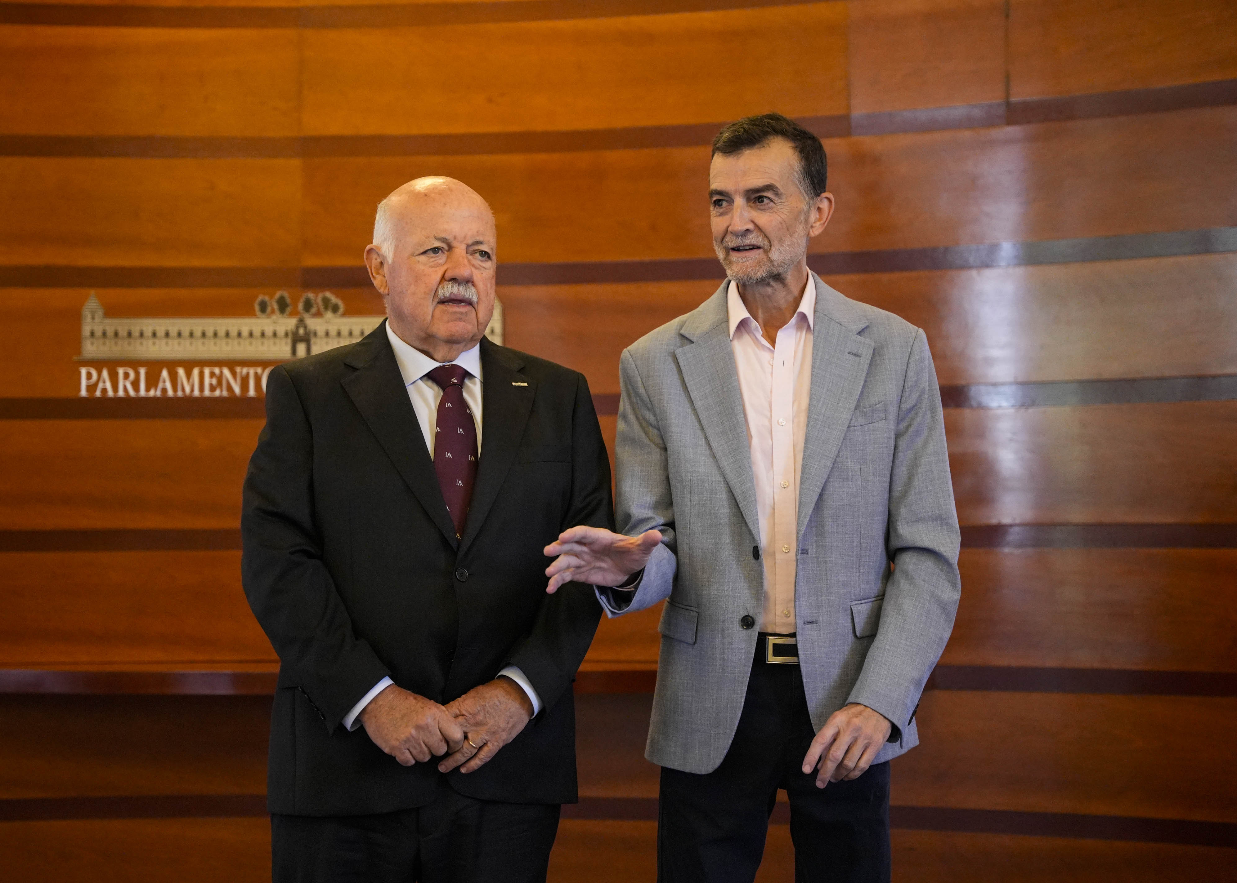  El presidente del Parlamento se re�ne con el l�der de Por Andaluc�a