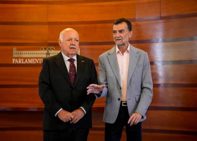  El presidente del Parlamento se re�ne con el l�der de Por Andaluc�a