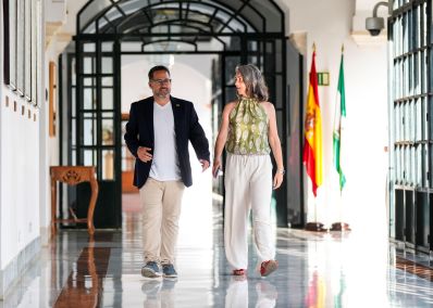 Jos� Ignacio Garc�a se dirige a la reuni�n con el presidente del Parlamento en la ronda de contactos previa a la investidura