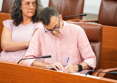  El l�der de Por Andaluc�a durante el discurso de investidura de Juan Manuel Moreno