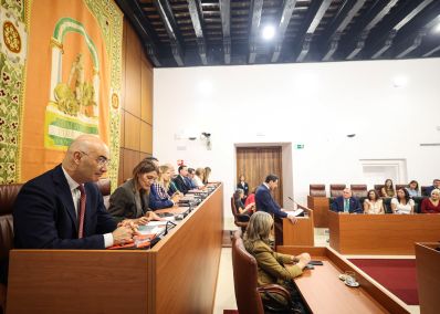  La Mesa del Parlamento durante la intervenci�n de Juan Manuel Moreno para solicitar la confianza de la c�mara