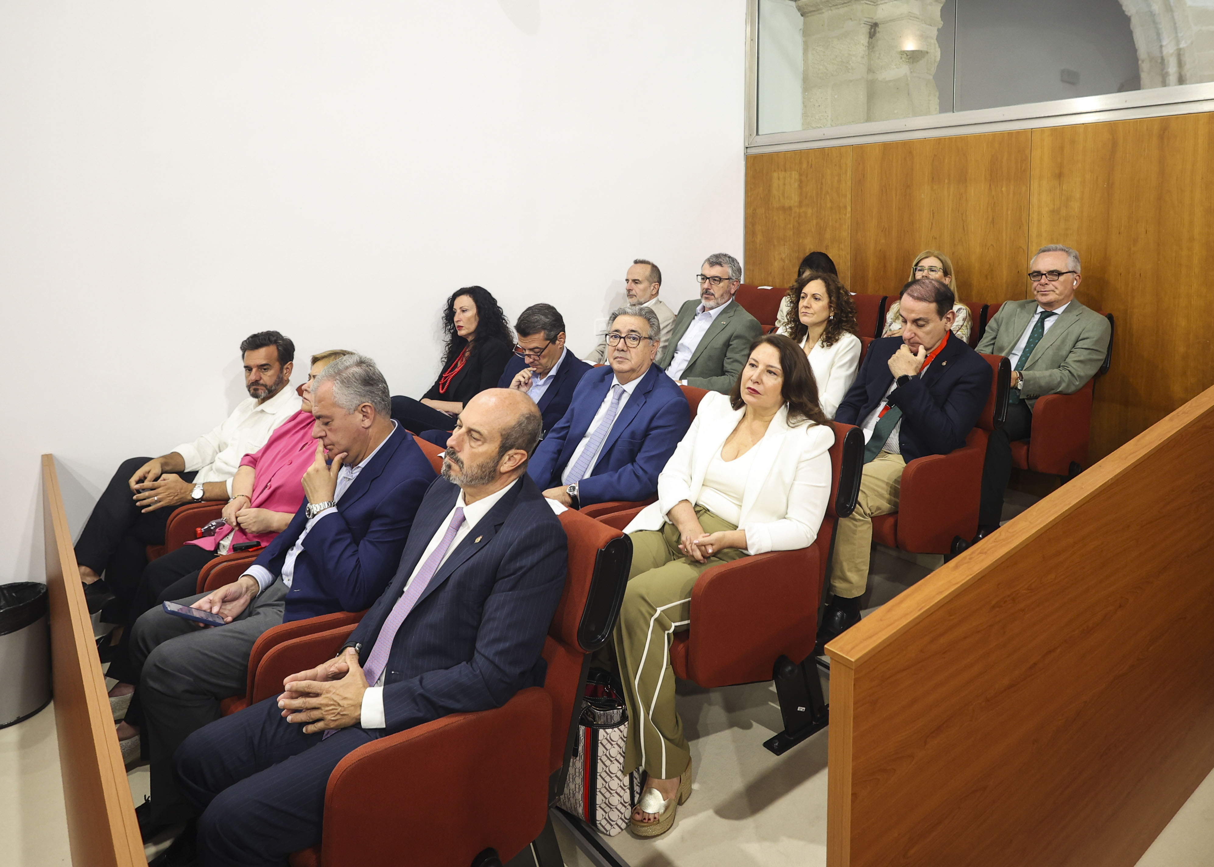  La tribuna de invitados con presencia de los agentes econ�micos y sociales