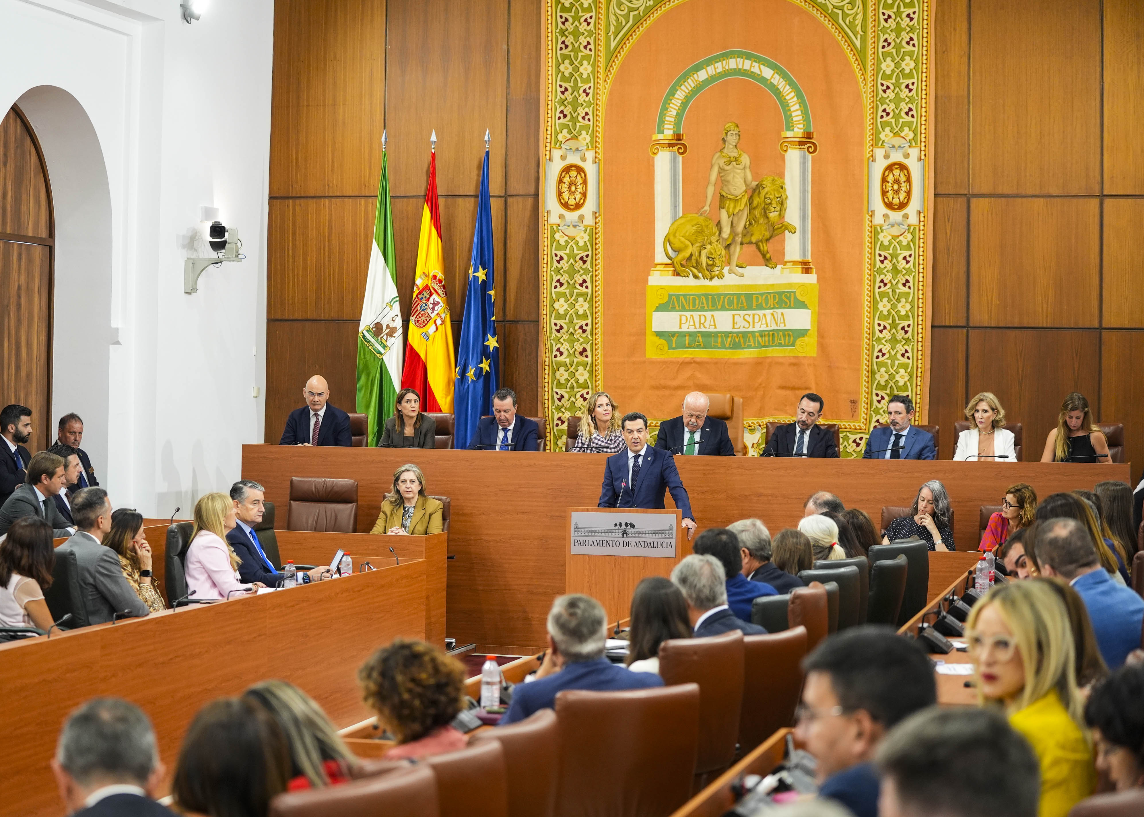  El candidato a la Presidencia de la Junta de Andaluc�a se dirige a los diputados para solicitar la confianza de la c�mara