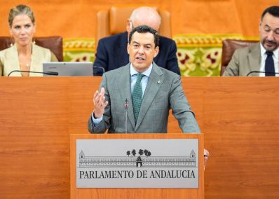  Juan Manuel Moreno se dirige al Pleno durante la segunda jornada de la sesi�n de investidura