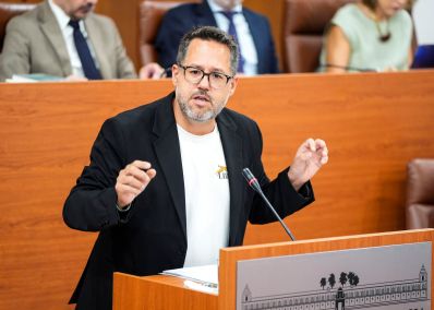  Garc�a interpela desde la tribuna al candidato a la investidura