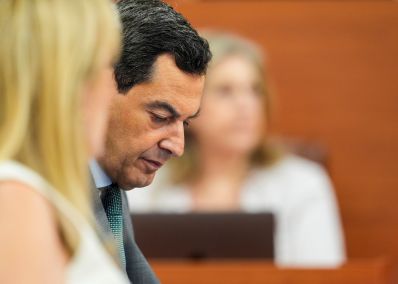 Juan Manuel Moreno durante la segunda jornada del debate de investidura