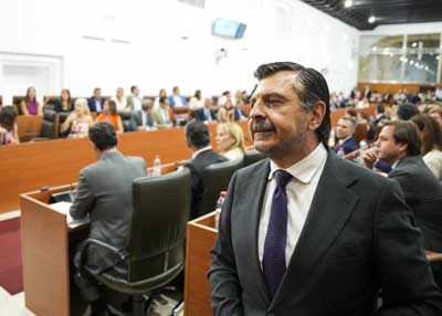 Antonio Mart�n, portavoz del Grupo Popular, se dispone a intervenir 