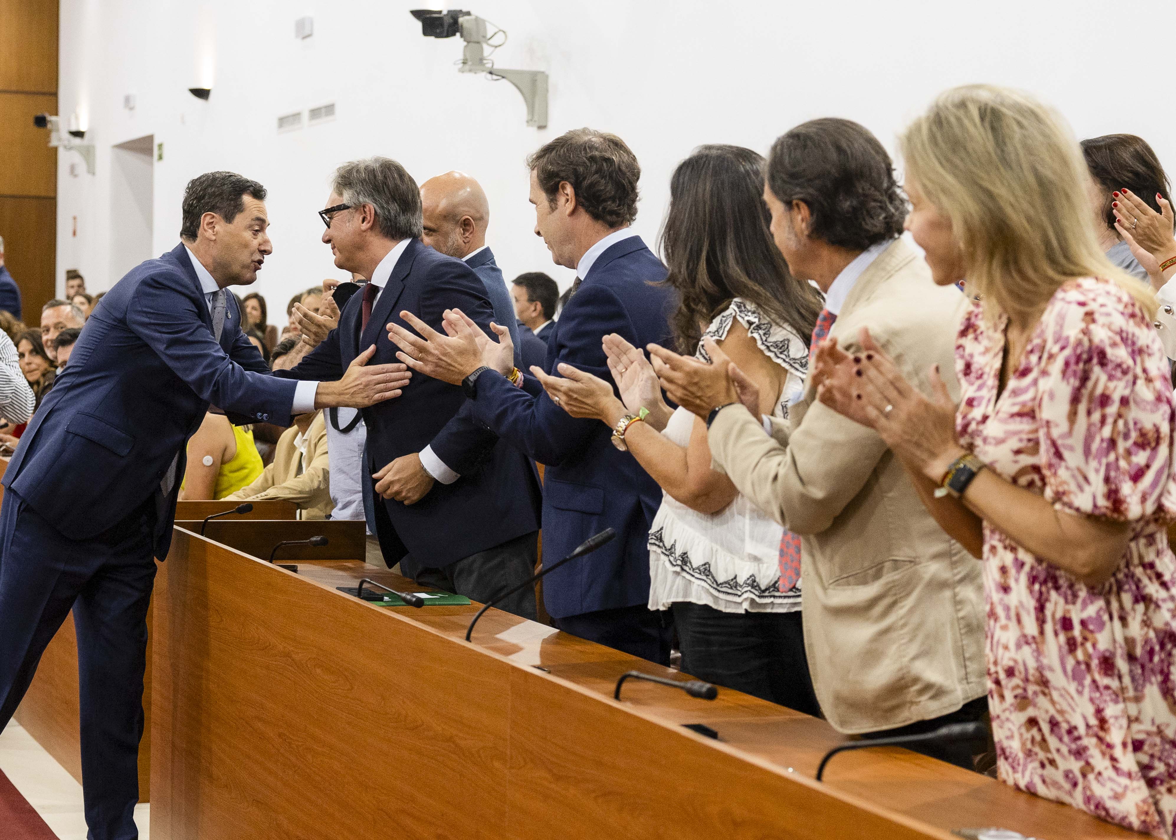 Manuel Gavira felicita a Juan Manuel Moreno
