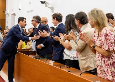 Manuel Gavira felicita a Juan Manuel Moreno