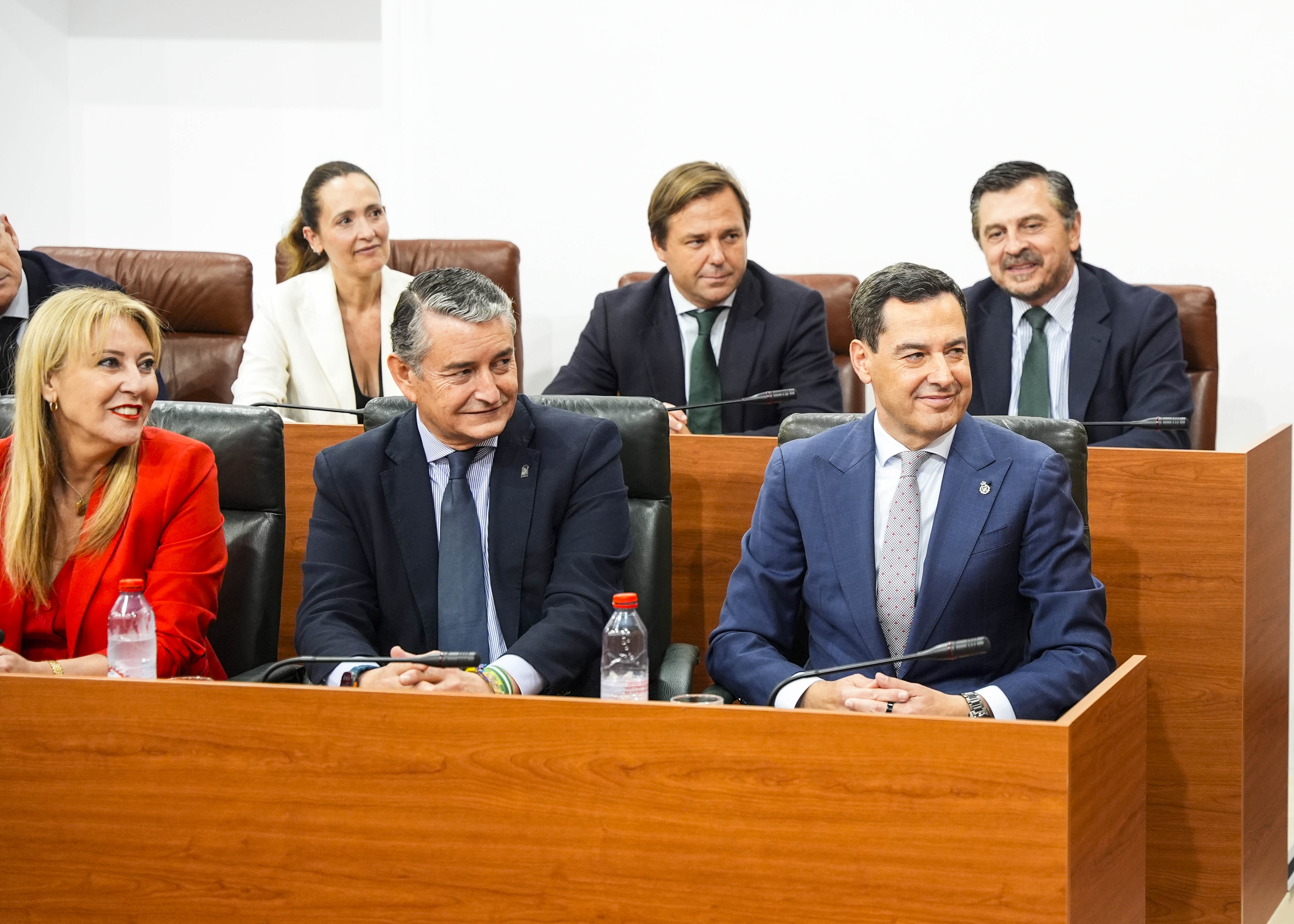 Juan Manuel Moreno en el Pleno mientras se proclaman los resultados de la votaci�n