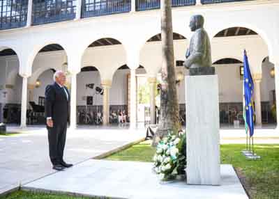 Ofrenda floral del Parlamento de Andaluc�a  