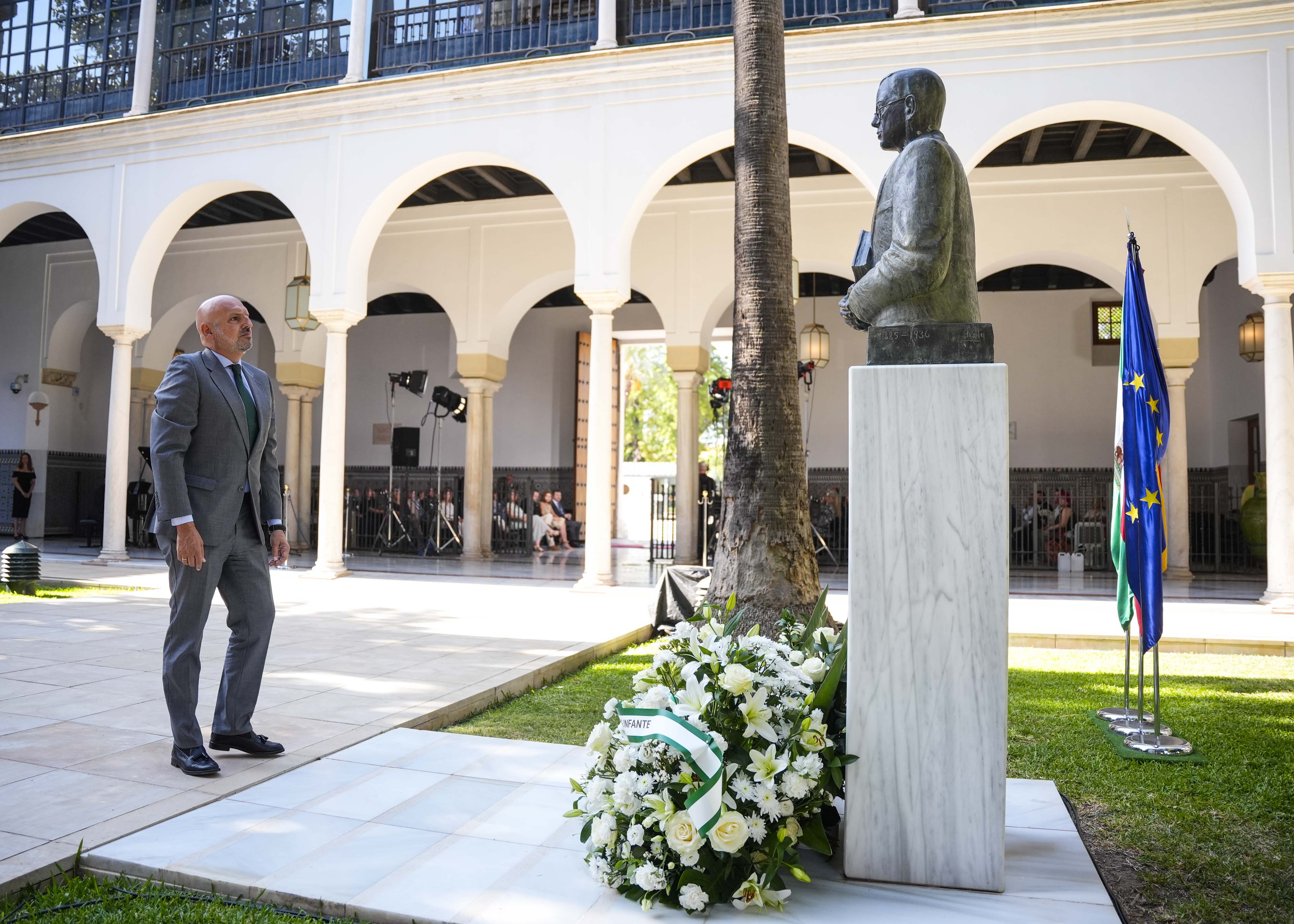 Ofrenda floral del Ayuntamiento de Sevilla 
