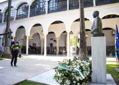Ofrenda floral de la Diputaci�n de Sevilla  