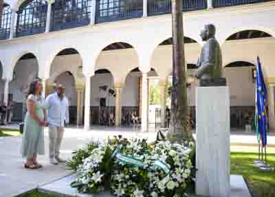 Ofrenda floral del Grupo Por Andaluc�a  