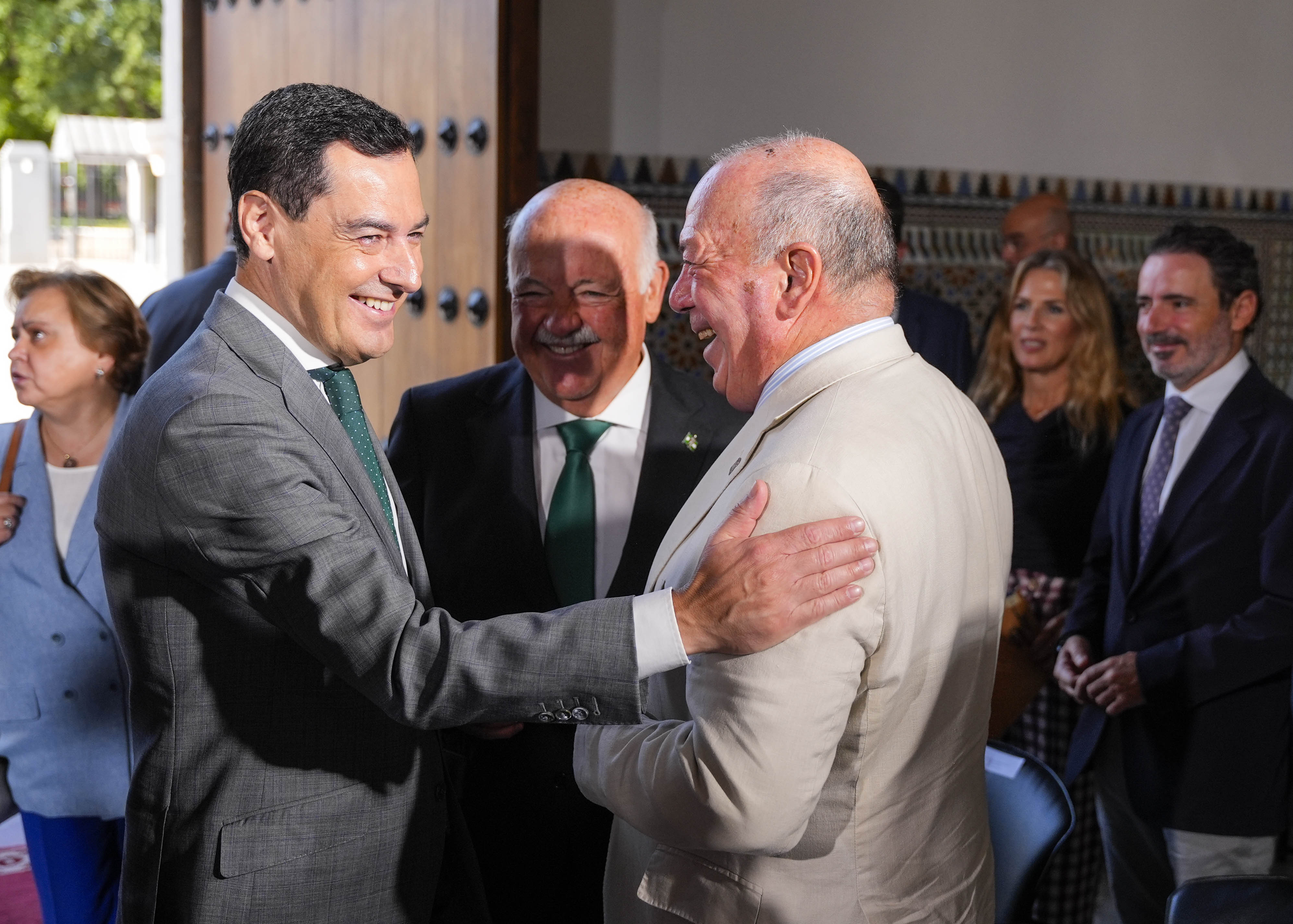 El presidente de la Junta de Andaluc�a, el presidente del Parlamento y el presidente de la Fundaci�n Blas Infante 