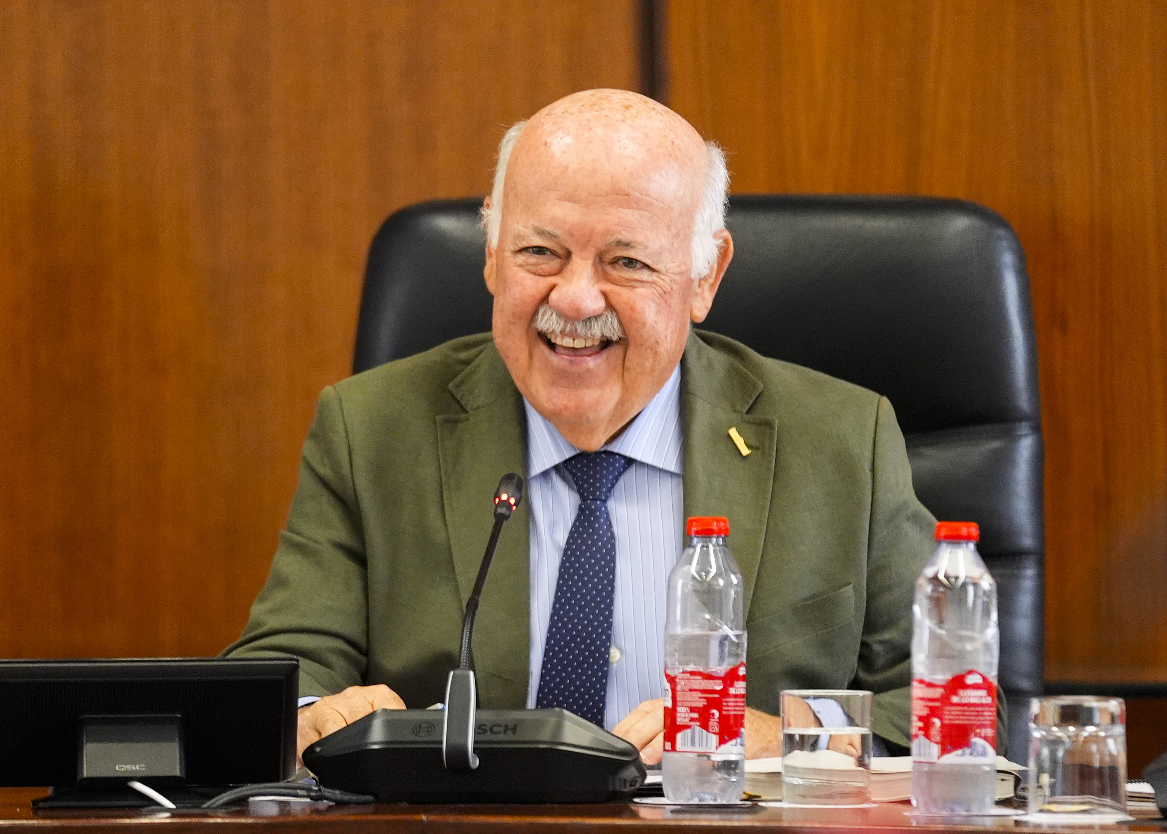  El presidente del Parlamento durante la celebraci�n de la Comisi�n