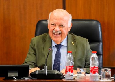  El presidente del Parlamento durante la celebraci�n de la Comisi�n