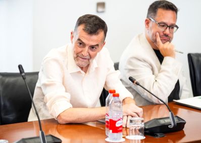  Antonio Ma�llo durante las comparecencias de candidatos a senadores