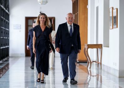  Ana Mestre y Jes�s Aguirre se dirigen al Pleno
