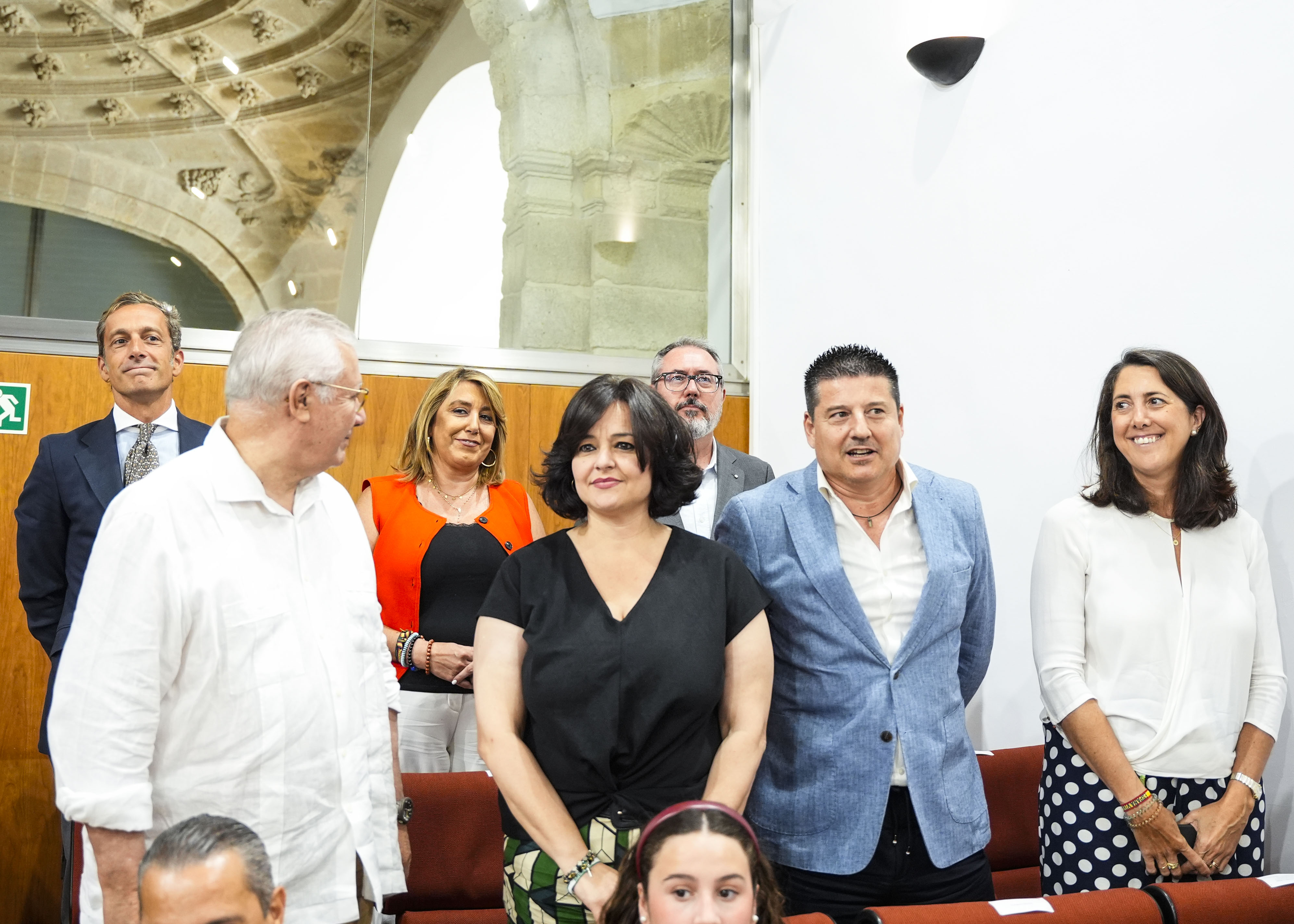  Algunos de los senadores auton�micos designados en la tribuna de invitados