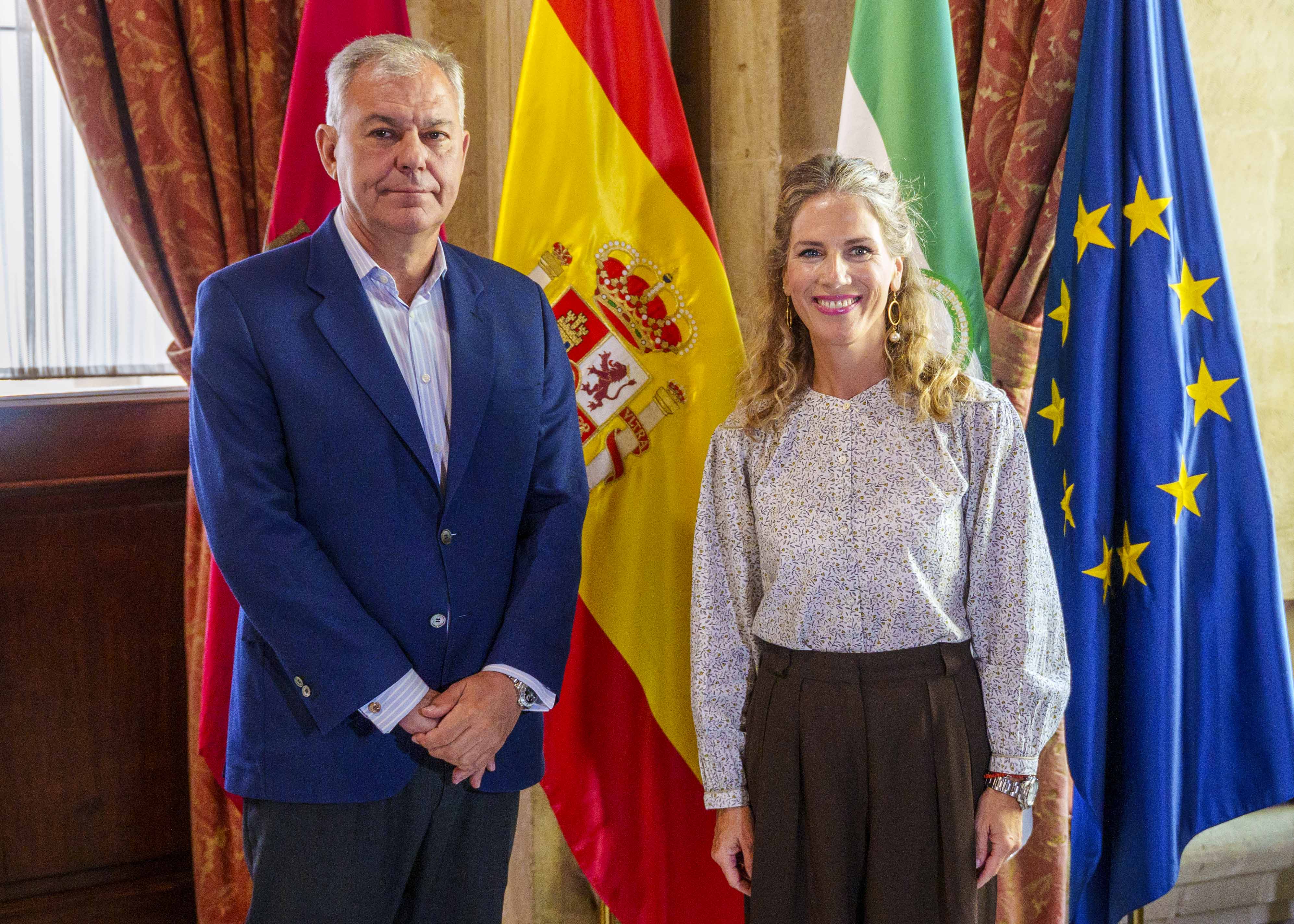 La presidenta del Parlamento de Andaluc�a, Ana Mestre, y el alcalde de la ciudad de Sevilla, Jos� Luis Sanz 